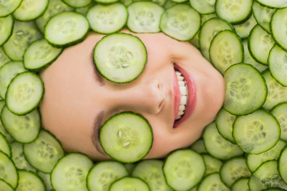 پوست پرتقالی صورت با هیالورونیک اسید قابل درمان است؟ ماسک خیار