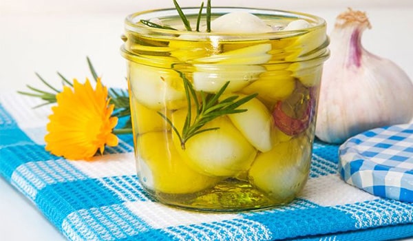 سیر در روغن زیتون