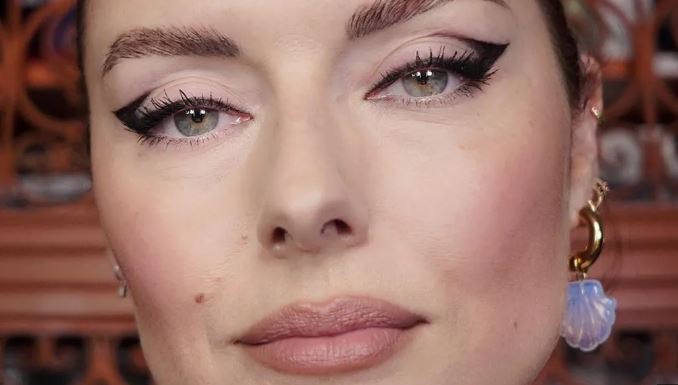 خط چشم گرافیکی و خلاقانه خط چشم گرافیکی و خلاقانه