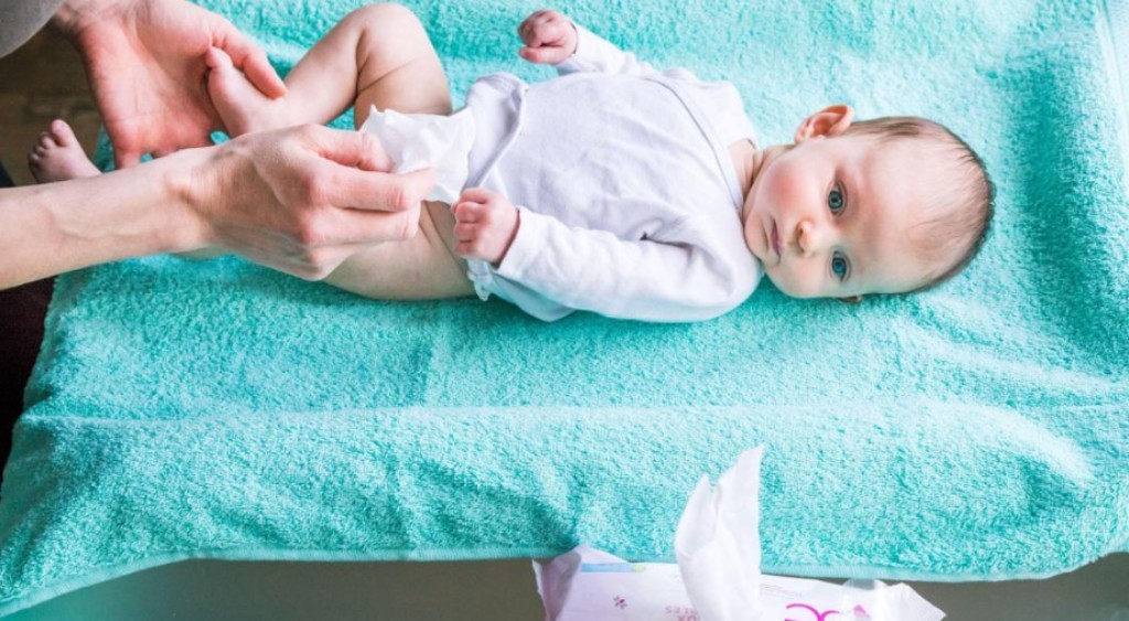 موارد استفاده از دستمال مرطوب کودک