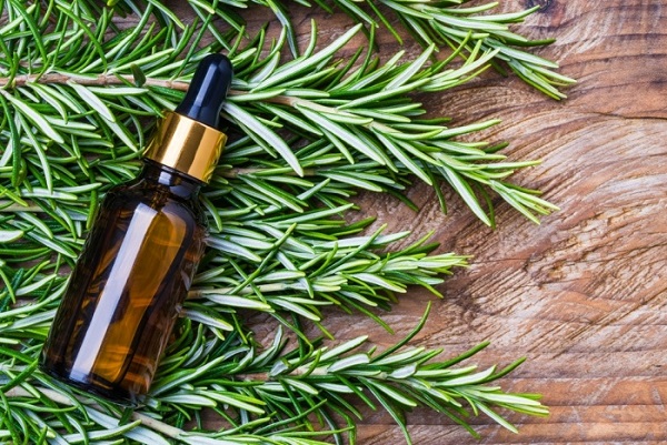 را ه های درمان خانگی درماتیت سبوره ای روغن چوب سدر و روغن رزماری