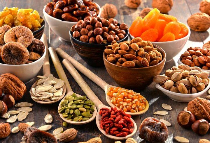 مقوی ترین میان وعده ها برای کودکان در زمان آموزش آنلاین خوراکی های مفید برای میان وعده کودکان